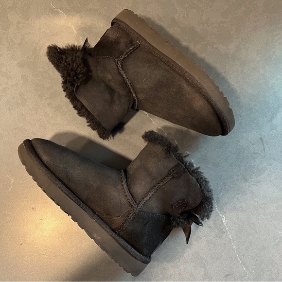 UGG sz 5 mini Bailey bow black suede bow tie boots - Picture 7 of 15